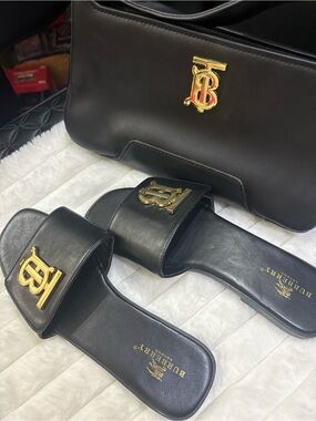 Source Unknown Black Leather Shoulder Bag and Slide Sandals with Gold Hardware